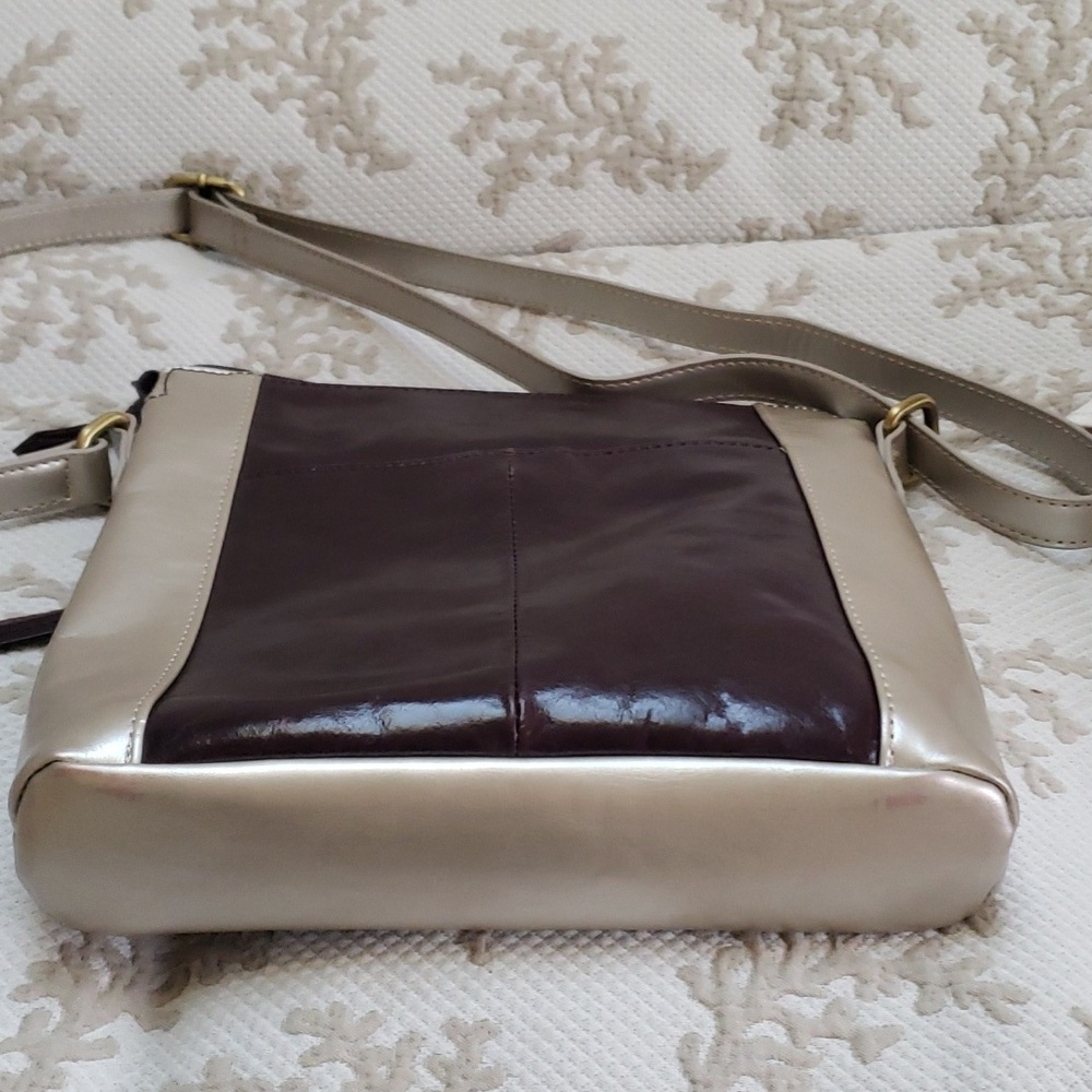 Aurielle Leather by Carryland Women’s Crossbody Bag, Two-tone Brown/ Metallic - Picture 4 of 16